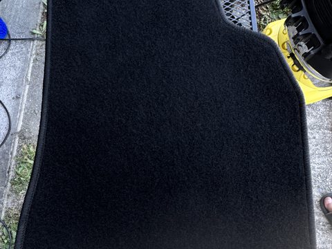 Tapis de voiture après nettoyage — VS Detailing Bordeaux